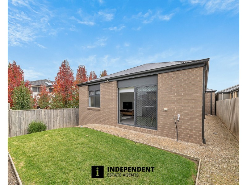 10  Merlot Way, Clyde North VIC 3978