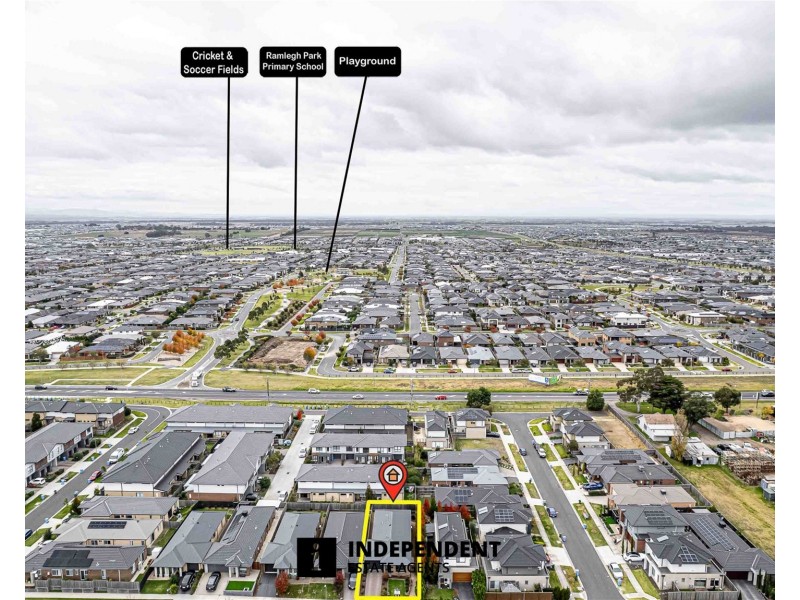 10  Merlot Way, Clyde North VIC 3978