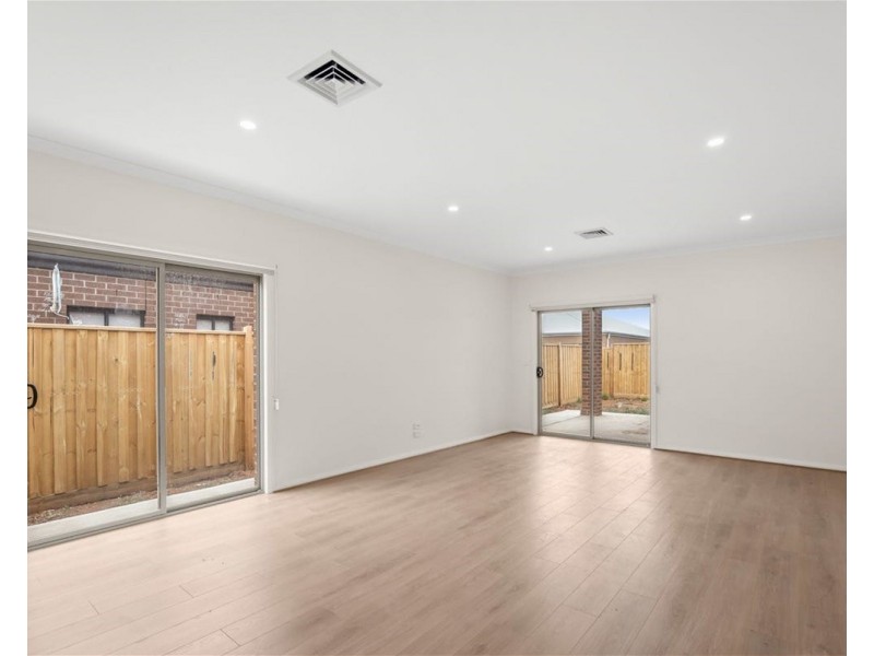 11 Kallara Road, Brookfield VIC 3338