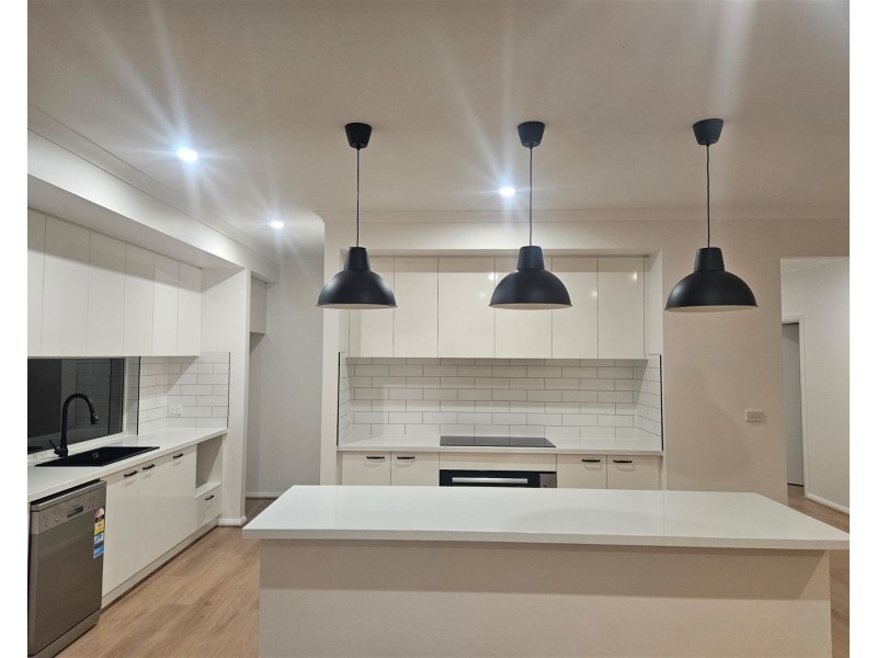 11 Kallara Road, Brookfield VIC 3338