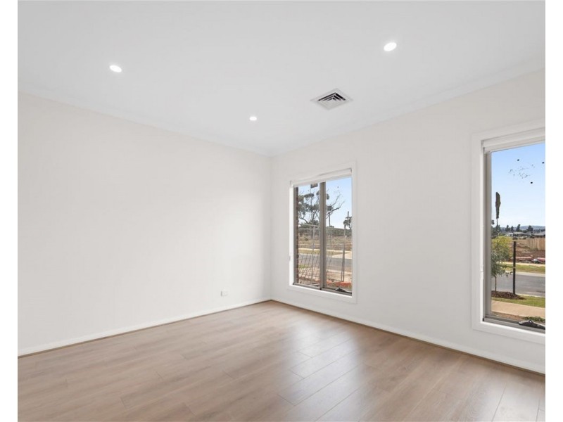 11 Kallara Road, Brookfield VIC 3338