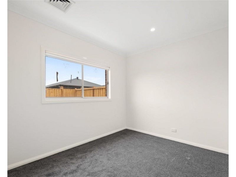 11 Kallara Road, Brookfield VIC 3338