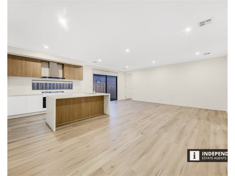 27 Saltgrass Av, Tarneit VIC 3029