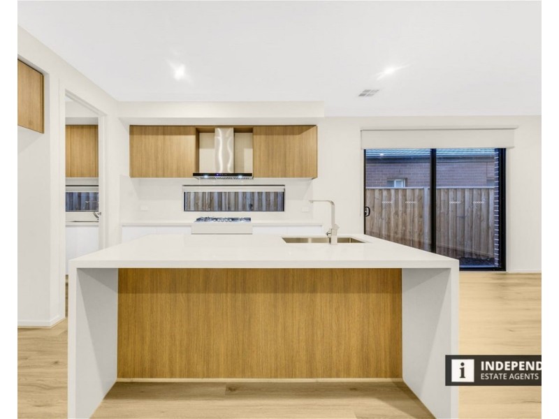 27 Saltgrass Av, Tarneit VIC 3029