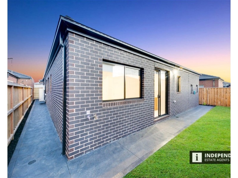 27 Saltgrass Av, Tarneit VIC 3029