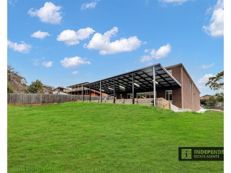 9 Riversdale Crescent, Darley VIC 3340