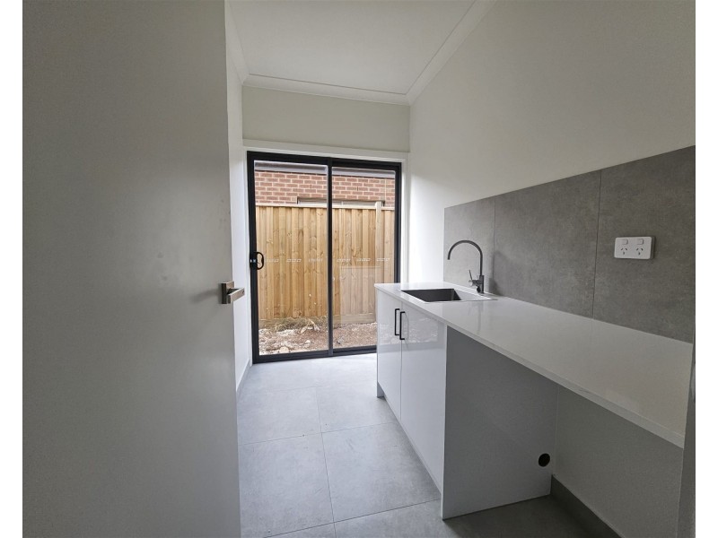 17 Kallara Rd, Brookfield VIC 3338