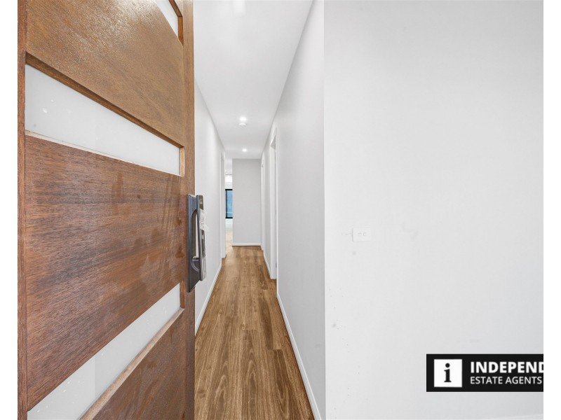 60 Shelterbelt Ave, Melton South VIC 3338