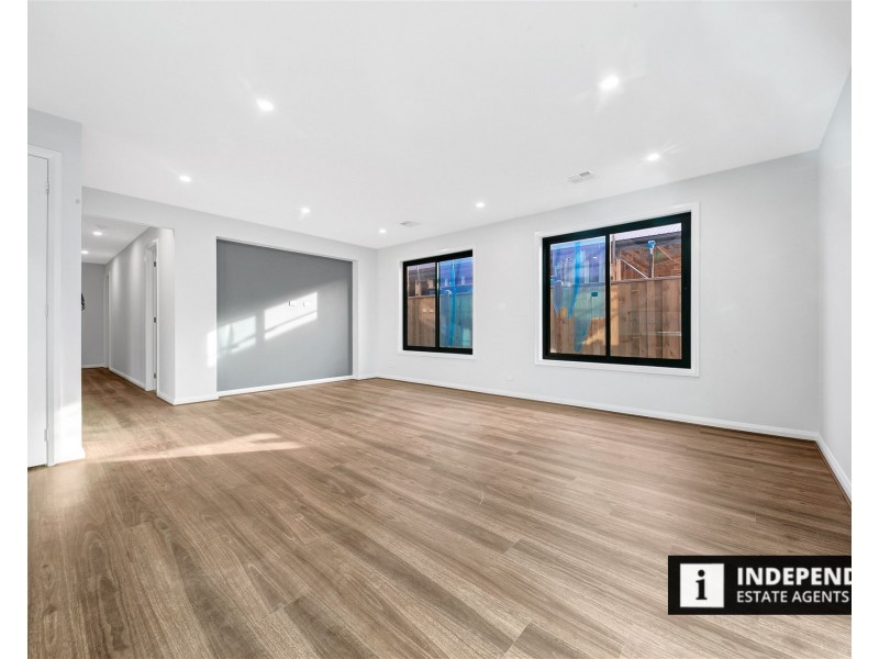 60 Shelterbelt Ave, Melton South VIC 3338