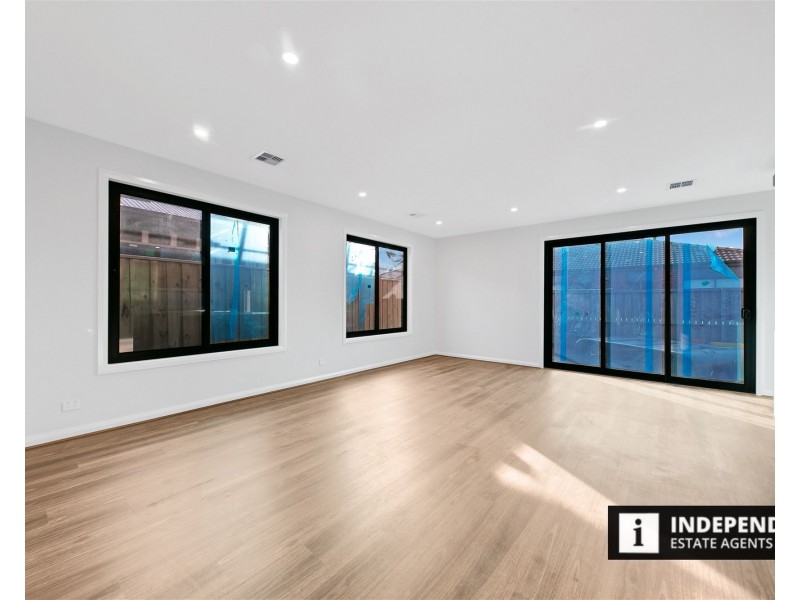 60 Shelterbelt Ave, Melton South VIC 3338