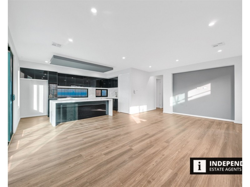 60 Shelterbelt Ave, Melton South VIC 3338