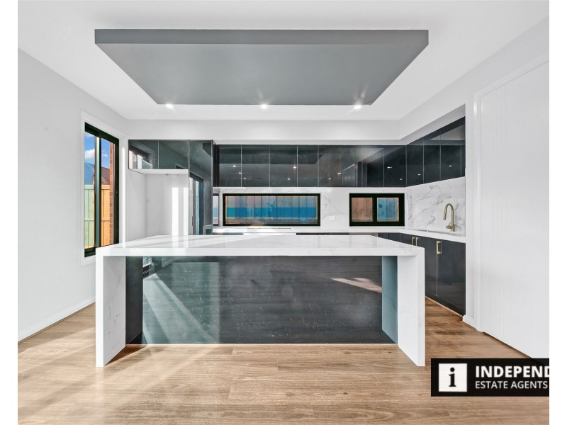 60 Shelterbelt Ave, Melton South VIC 3338