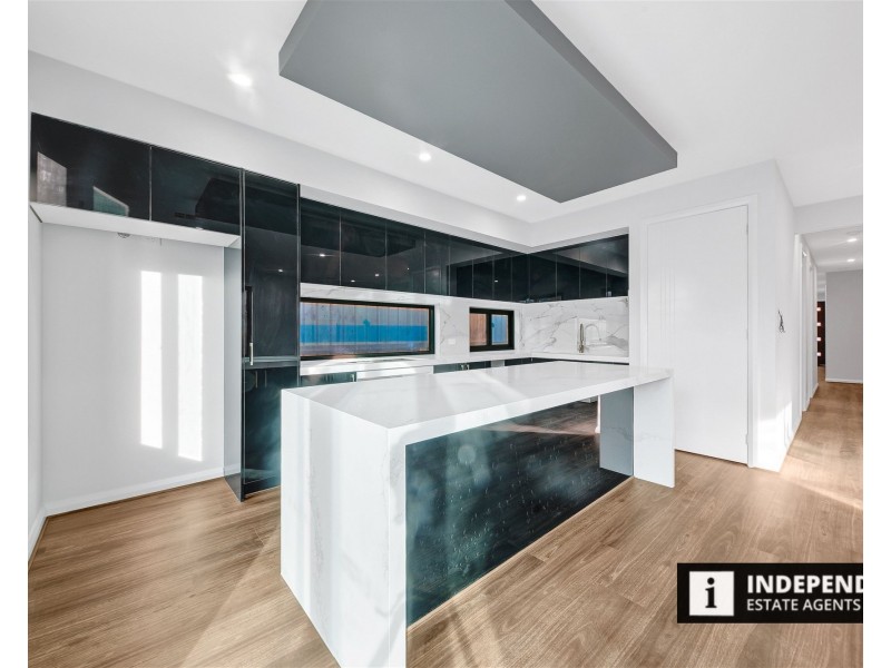 60 Shelterbelt Ave, Melton South VIC 3338