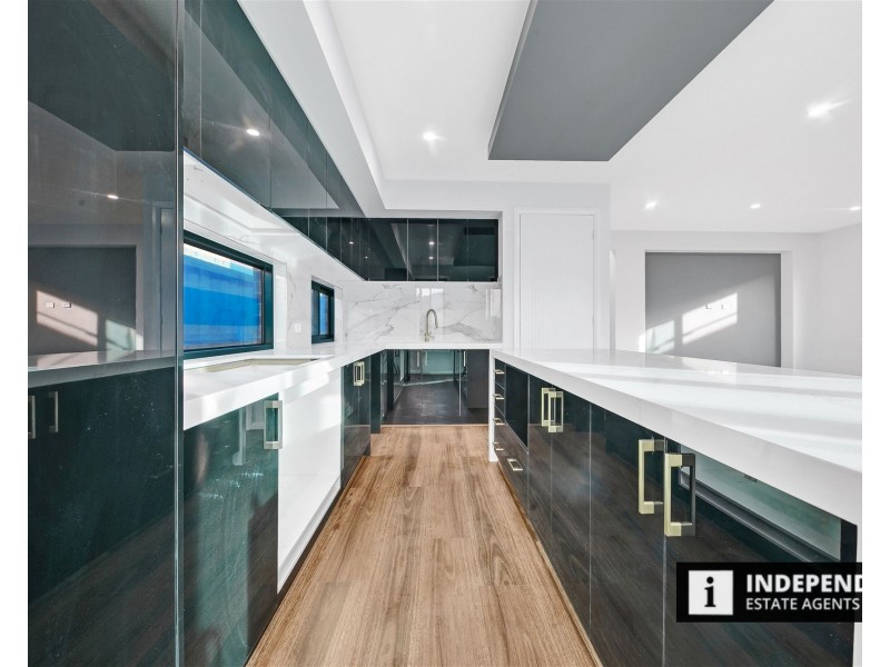 60 Shelterbelt Ave, Melton South VIC 3338