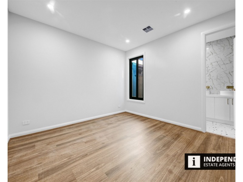 60 Shelterbelt Ave, Melton South VIC 3338