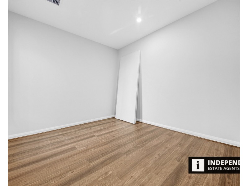 60 Shelterbelt Ave, Melton South VIC 3338