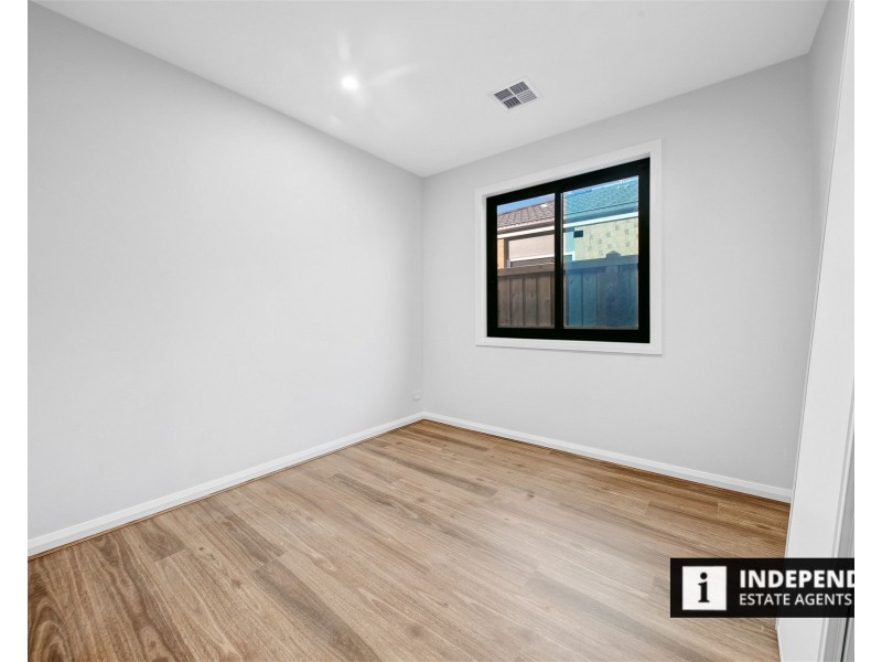 60 Shelterbelt Ave, Melton South VIC 3338