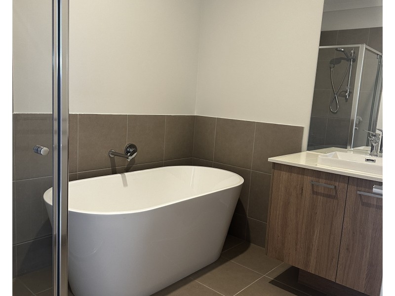 85 Madeira Dr, Truganina VIC 3029