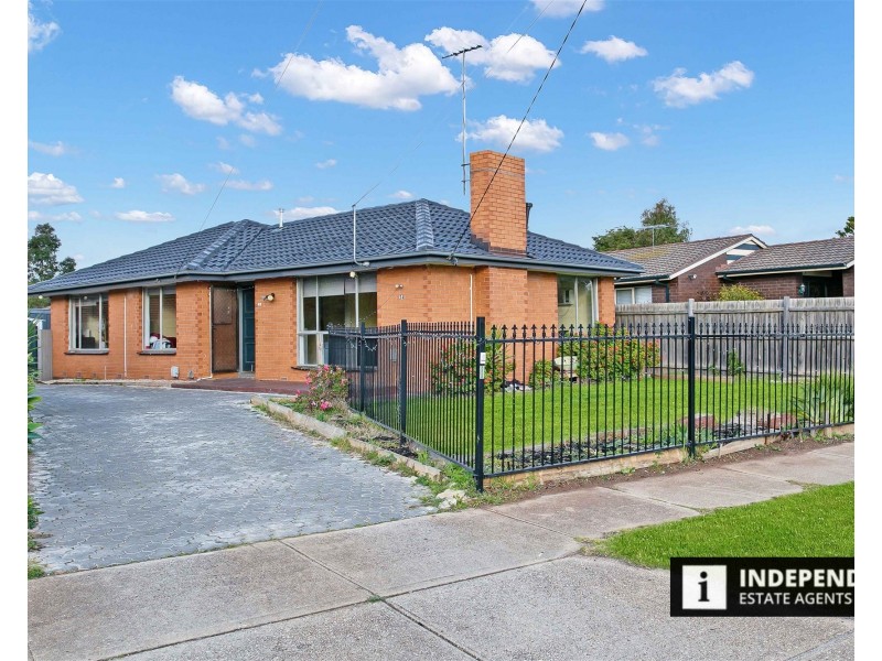 24 Blaxland Road, Melton South VIC 3338