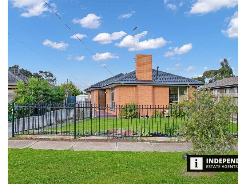 24 Blaxland Road, Melton South VIC 3338