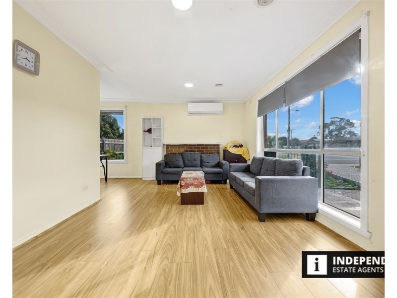 24 Blaxland Road, Melton South VIC 3338