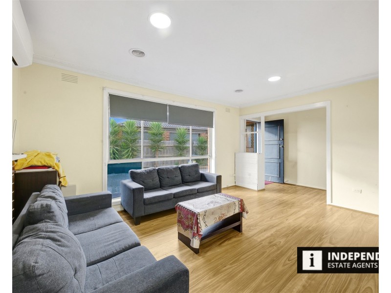 24 Blaxland Road, Melton South VIC 3338