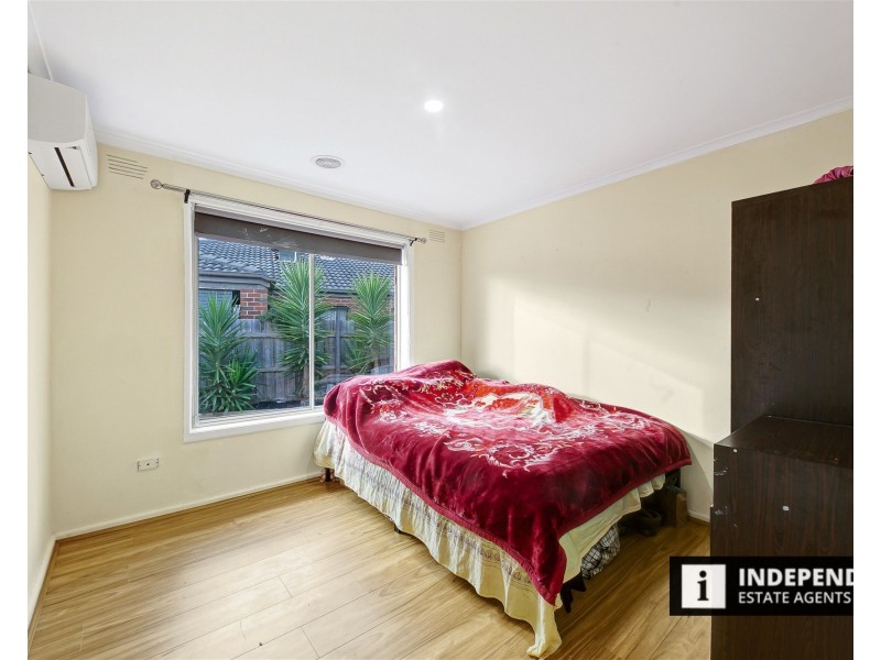 24 Blaxland Road, Melton South VIC 3338