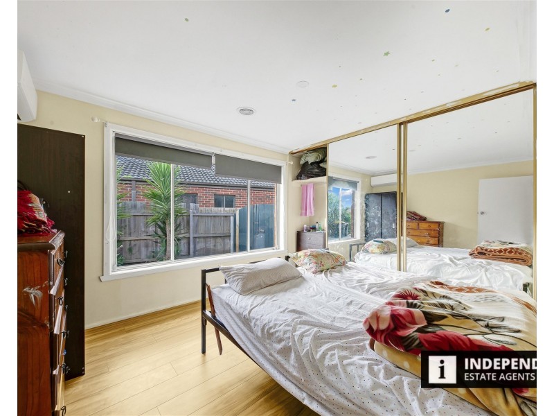 24 Blaxland Road, Melton South VIC 3338