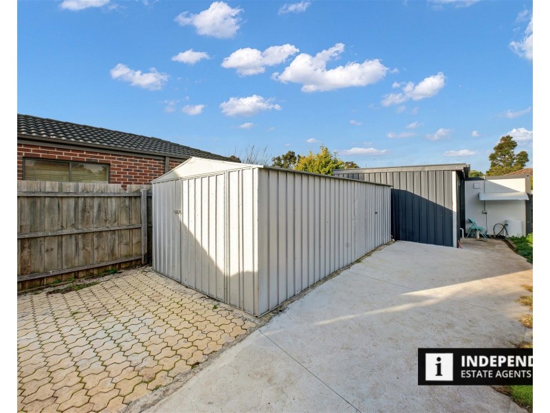 24 Blaxland Road, Melton South VIC 3338