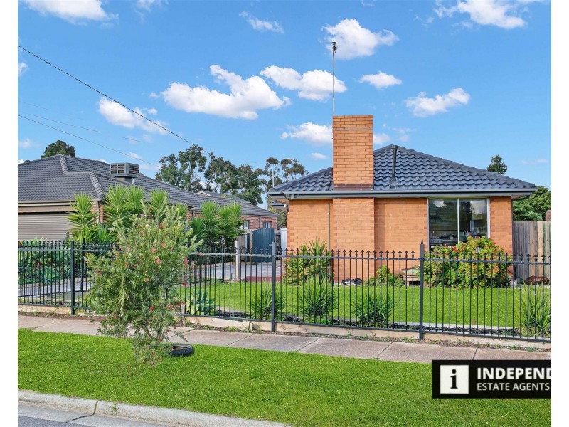24 Blaxland Road, Melton South VIC 3338