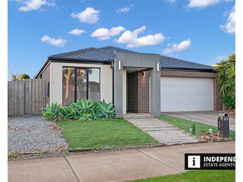 44 Mapleton Blvd, Melton South VIC 3338