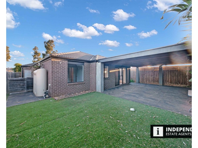 44 Mapleton Blvd, Melton South VIC 3338