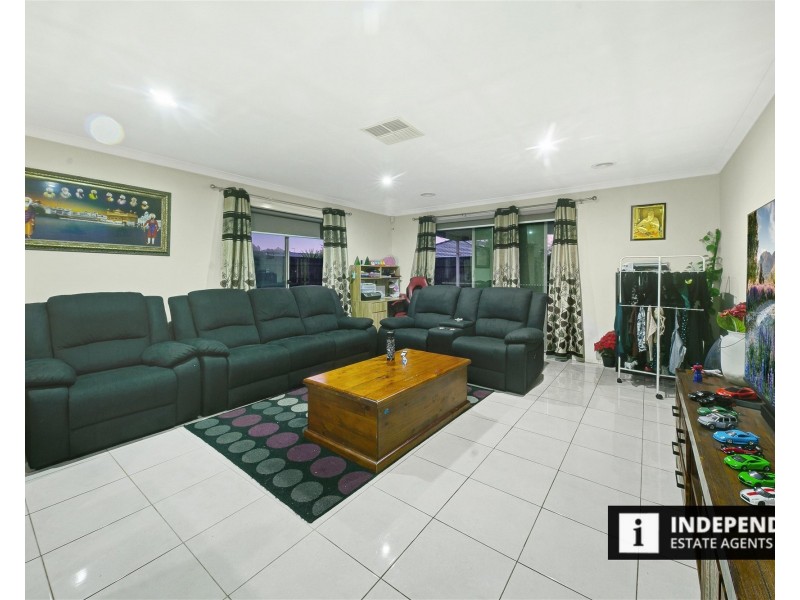 102 James Melrose Drive, Brookfield VIC 3338