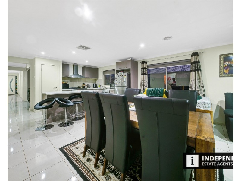 102 James Melrose Drive, Brookfield VIC 3338
