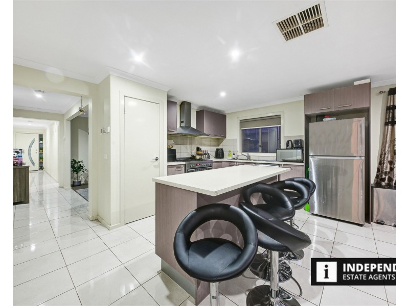102 James Melrose Drive, Brookfield VIC 3338