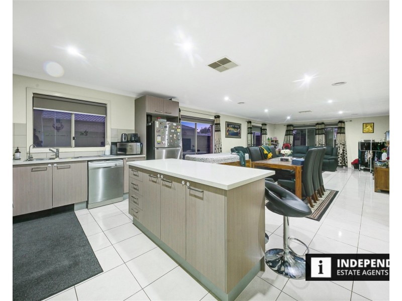 102 James Melrose Drive, Brookfield VIC 3338