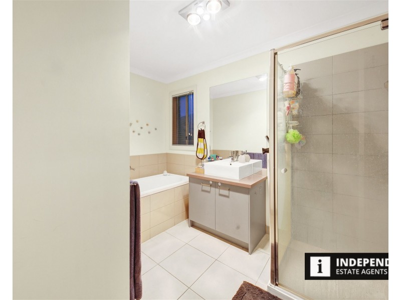102 James Melrose Drive, Brookfield VIC 3338
