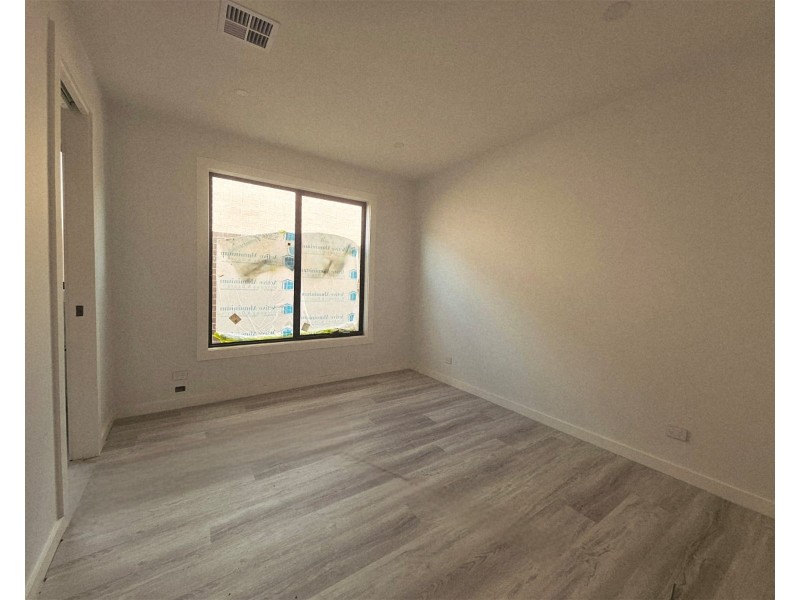 15 Starthistle Approach, Rockbank VIC 3335