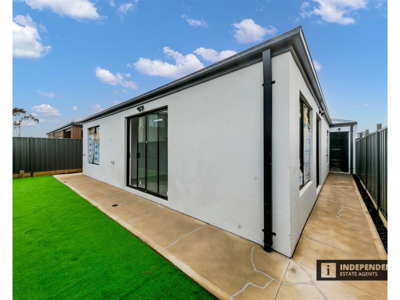 15 Starthistle Approach, Rockbank VIC 3335