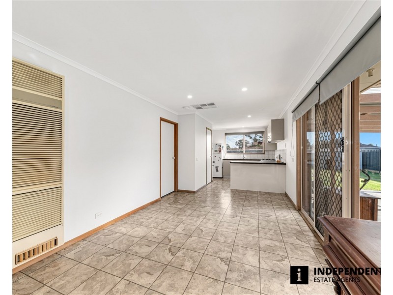 11 Annand Close, Cranbourne West VIC 3977