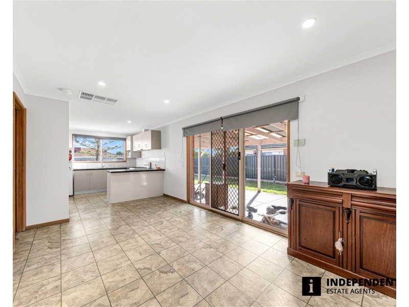 11 Annand Close, Cranbourne West VIC 3977