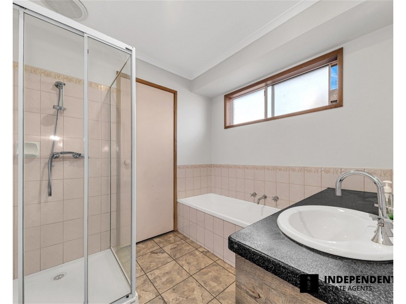 11 Annand Close, Cranbourne West VIC 3977