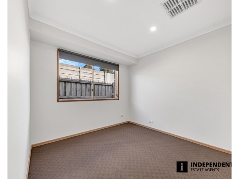 11 Annand Close, Cranbourne West VIC 3977