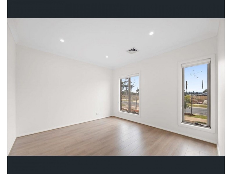 15 Kallara Rd., Brookfield VIC 3338