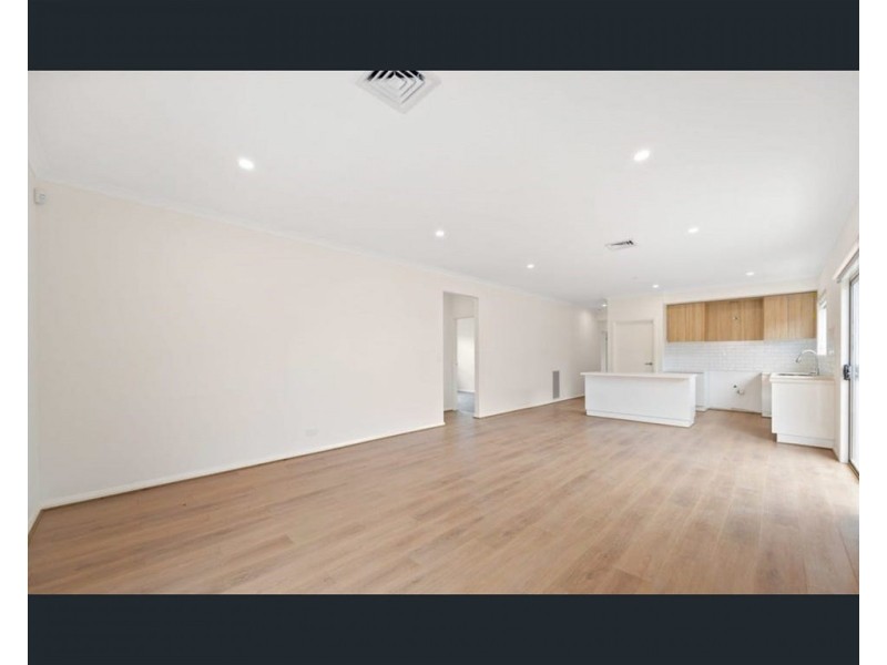 15 Kallara Rd., Brookfield VIC 3338
