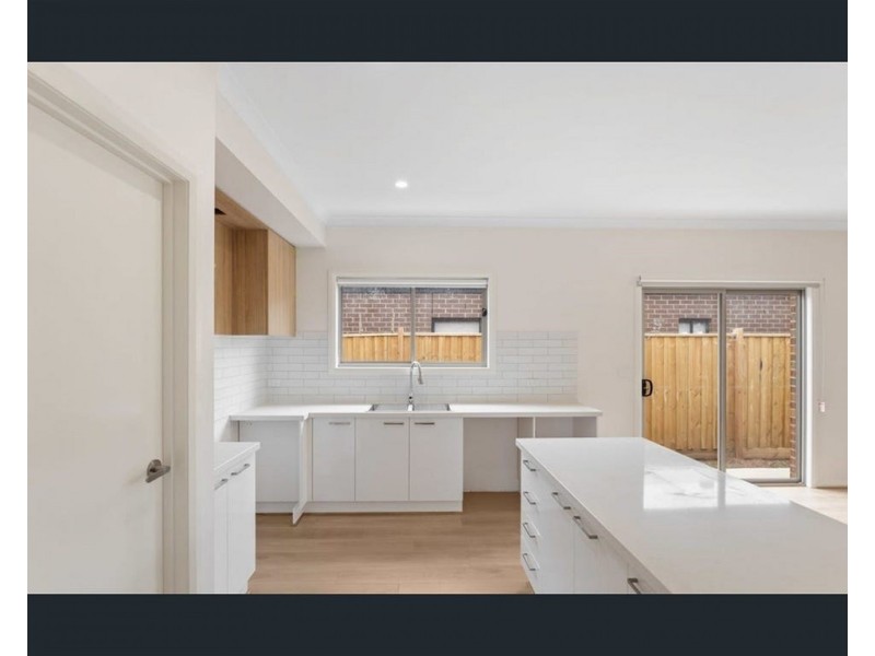 15 Kallara Rd., Brookfield VIC 3338