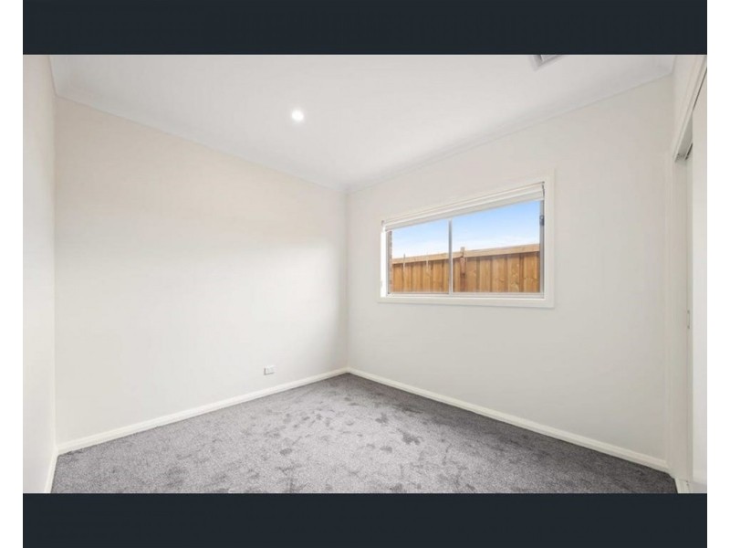 15 Kallara Rd., Brookfield VIC 3338