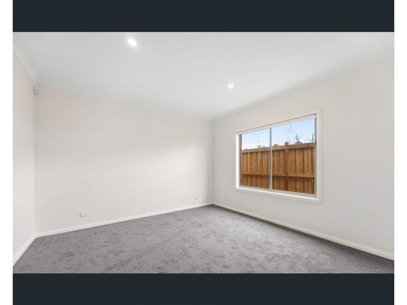 15 Kallara Rd., Brookfield VIC 3338