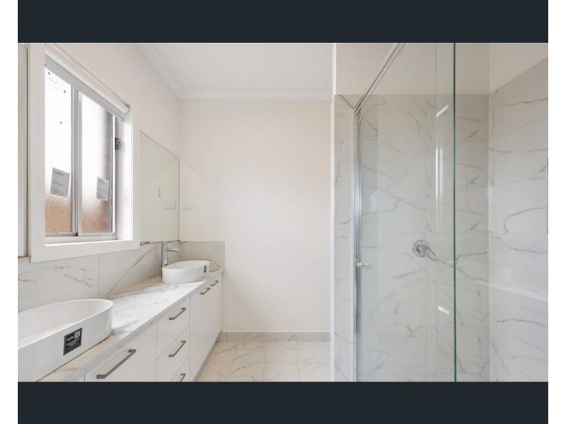 15 Kallara Rd., Brookfield VIC 3338