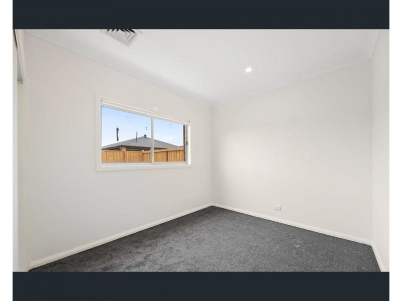 15 Kallara Rd., Brookfield VIC 3338